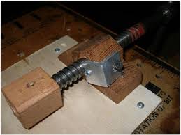 Selecting the Perfect Screw – Machine vs. Wood Screws